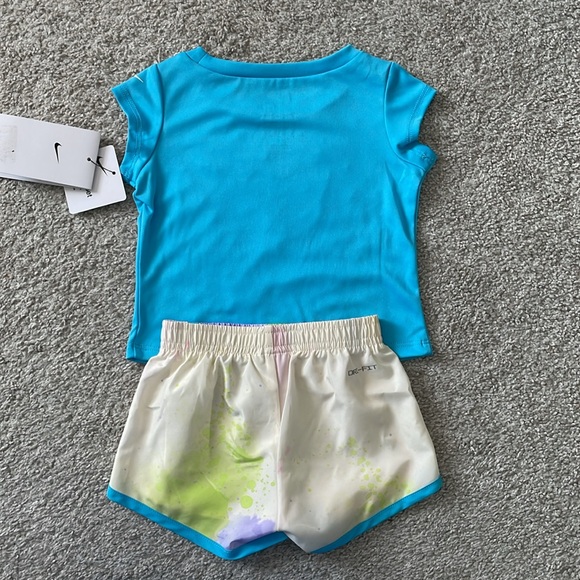 Nike Dri-Fit infant girls two-piece multicolor  tie dye short set NWT - Picture 9 of 9